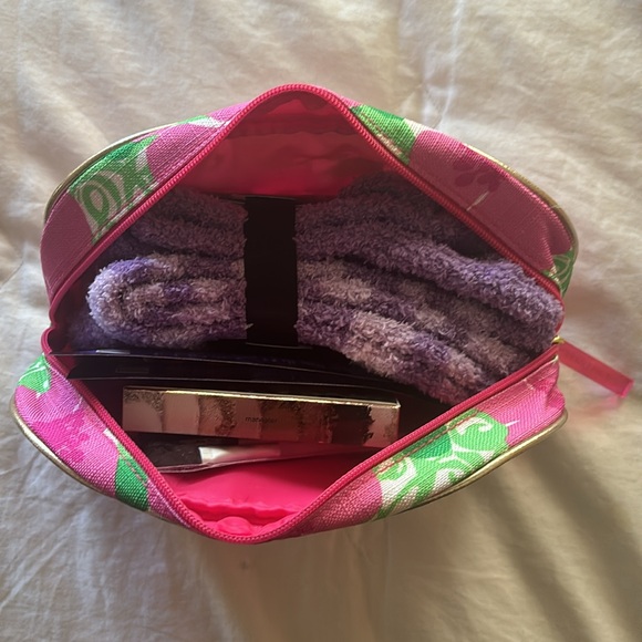 Beauty Bundle Lilly Pulitzer Cosmetic Bag Eye Tarte Brushes Masks Socks Ulta - Picture 14 of 14
